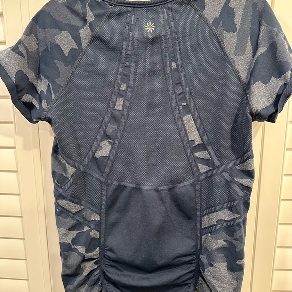 Athleta Fastest Track Blue Camo Shirt Women’s Size Large - Picture 2 of 10